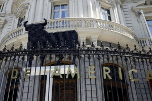 Así luce el toro de Osborne en la Casa de América de Madrid