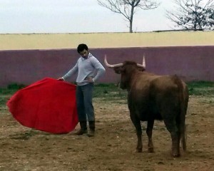Expósito cita a la seria vaca que le cayó en suerte. Fotografía: Perico Rebota.