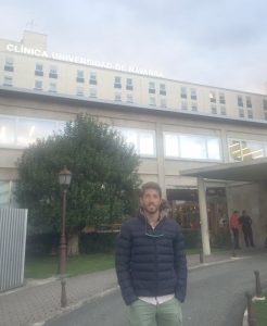 Manuel Escirbano a la salida de la Clínica Universitaria de Pamplona.