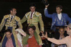 El caballero navarro compartió la salida a hombros en Tequisquipán con Ponce y Rivera.