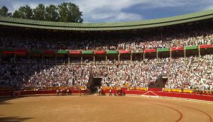 El público sigue respondiendo a las corridas de toros de San Fermín.